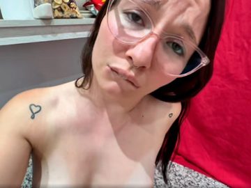 ME-ENCANTA-QUE-ME-COJAS-FLACA-TATUADA-COGIDA-EN-LA-COCINA